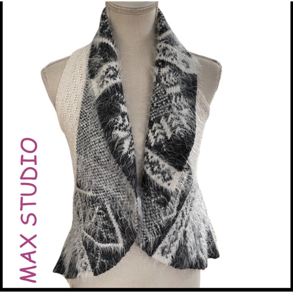 Max Studio sleeveless hi low Cropped open cardigan